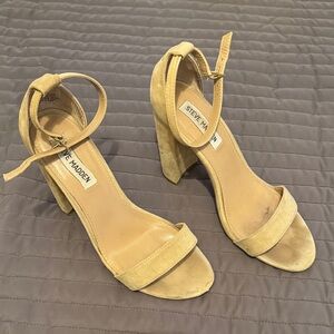 Steve Madden 4" Tan suede block-heel sandals. SZ 8.5